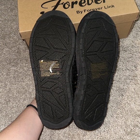 Slippers - Picture 4 of 4